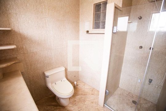 Banheiro de apartamento à venda com 4 quartos, 230m² em Real Parque, São Paulo