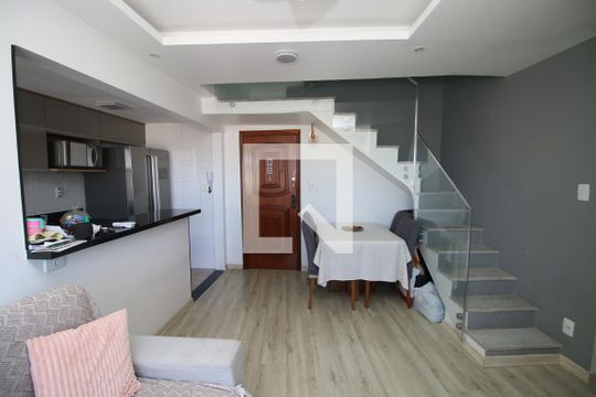 Sala de apartamento à venda com 2 quartos, 115m² em Olaria, Rio de Janeiro