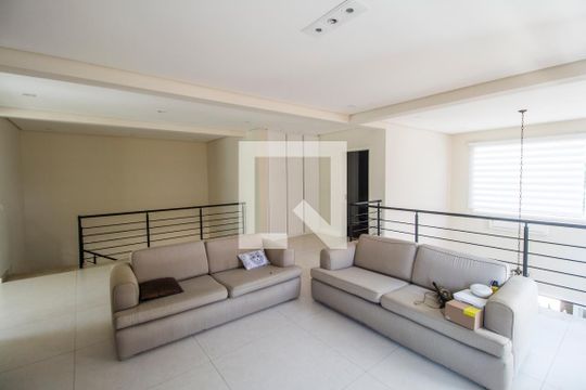 Sala de casa de condomínio para alugar com 5 quartos, 672m² em Residencial Morada dos Lagos, Barueri