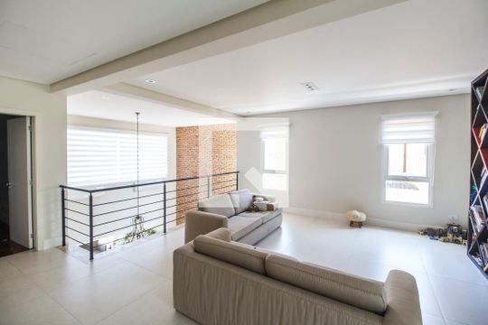 Sala de casa de condomínio para alugar com 5 quartos, 672m² em Residencial Morada dos Lagos, Barueri