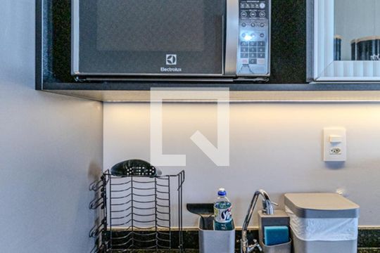 Cozinha de apartamento para alugar com 1 quarto, 25m² em Consolação, São Paulo