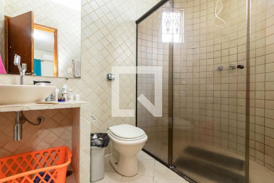 Banheiro da Suíte de casa para alugar com 2 quartos, 129m² em Vila Continental, São Paulo
