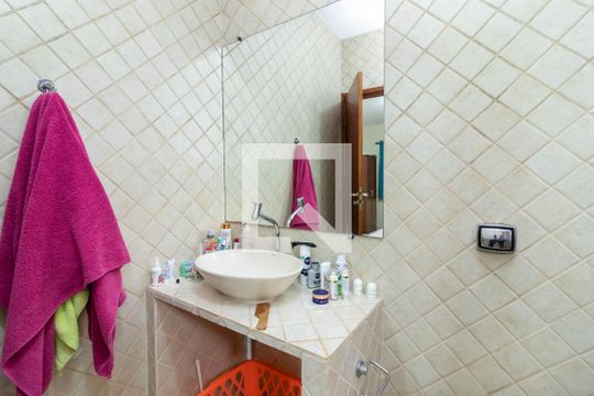 Banheiro da Suíte de casa para alugar com 2 quartos, 129m² em Vila Continental, São Paulo