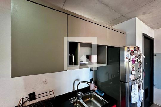 Cozinha de apartamento para alugar com 2 quartos, 71m² em Jardim das Acacias, São Paulo
