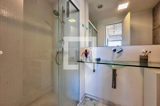 Banheiro Social de apartamento para alugar com 2 quartos, 71m² em Jardim das Acacias, São Paulo