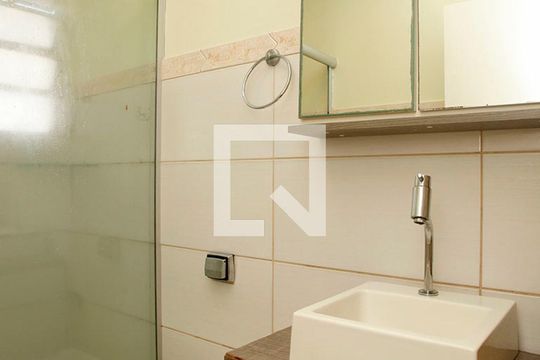 Banheiro de apartamento para alugar com 2 quartos, 47m² em Cidade Baixa, Porto Alegre