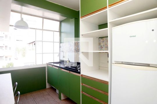 Cozinha + Área de Serviço de apartamento para alugar com 2 quartos, 47m² em Cidade Baixa, Porto Alegre