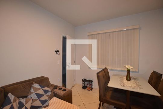 Sala de apartamento para alugar com 2 quartos, 69m² em Osvaldo Cruz, Rio de Janeiro