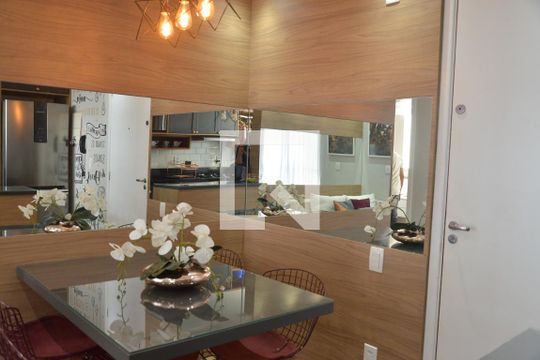 Sala de apartamento para alugar com 2 quartos, 50m² em Utinga, Santo André