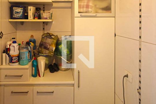 Área de Serviço de casa à venda com 4 quartos, 245m² em Vila Lucia, São Paulo