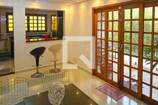 Sala de Jantar de casa à venda com 4 quartos, 245m² em Vila Lucia, São Paulo