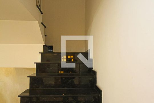 escada de casa à venda com 4 quartos, 245m² em Vila Lucia, São Paulo