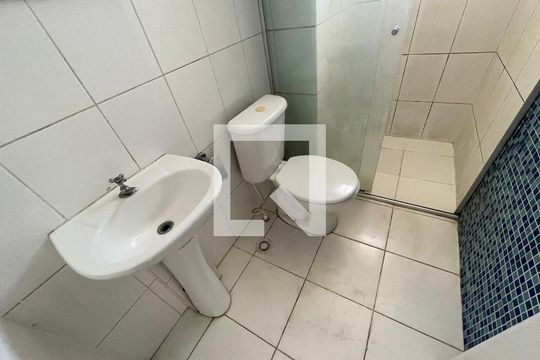 Banheiro de apartamento para alugar com 2 quartos, 46000m² em Bairro Jardim Nossa Senhora das Graças, Cotia