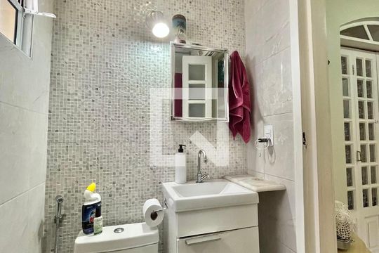 Banheiro Social de casa à venda com 4 quartos, 222m² em Campo Belo, São Paulo