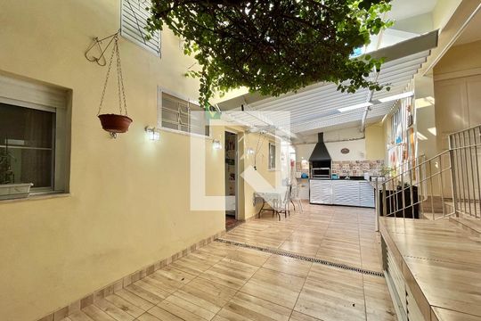 Quintal de casa à venda com 4 quartos, 222m² em Campo Belo, São Paulo