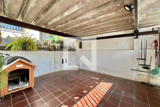 Garagem de casa à venda com 4 quartos, 222m² em Campo Belo, São Paulo