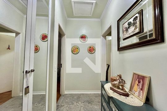 Corredor de casa à venda com 4 quartos, 222m² em Campo Belo, São Paulo