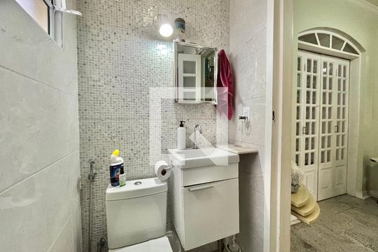 Banheiro Social de casa à venda com 4 quartos, 222m² em Campo Belo, São Paulo