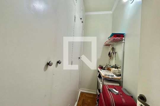 Closet de casa à venda com 4 quartos, 222m² em Campo Belo, São Paulo
