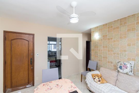 Sala de apartamento à venda com 2 quartos, 56m² em Olaria, Rio de Janeiro