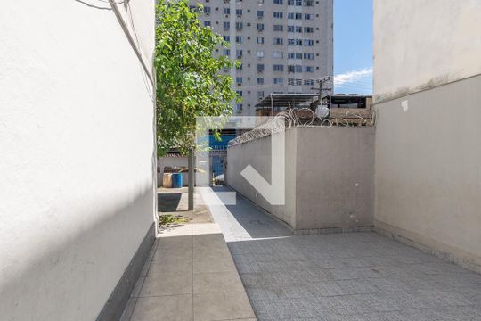 Área comum de acesso de apartamento à venda com 2 quartos, 56m² em Olaria, Rio de Janeiro