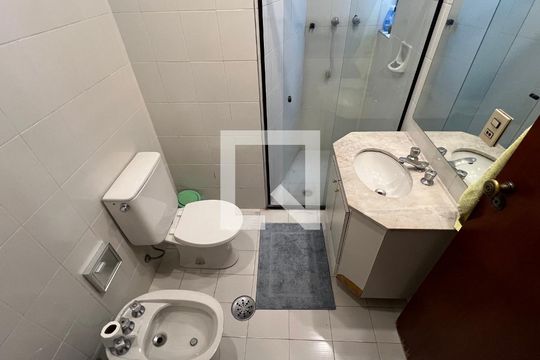 Banheiro de apartamento à venda com 3 quartos, 220m² em Cerqueira César, São Paulo