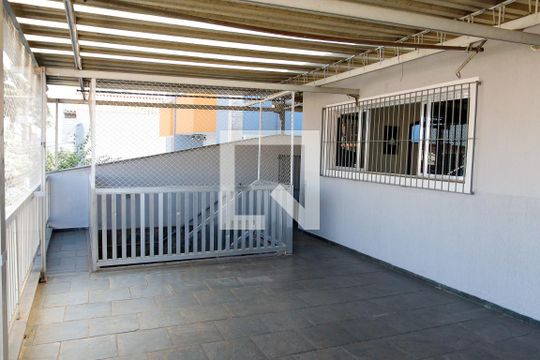 Sacada de casa à venda com 4 quartos, 256m² em Vila Campesina, Osasco