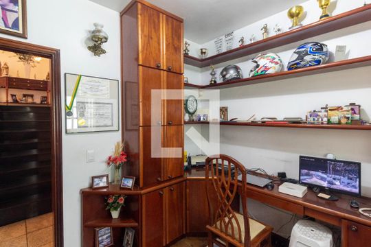 Escritório de casa para alugar com 4 quartos, 500m² em Vila Ré, São Paulo