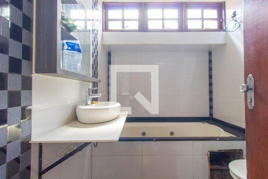 Banheiro de casa à venda com 4 quartos, 170m² em Estância Velha, Canoas