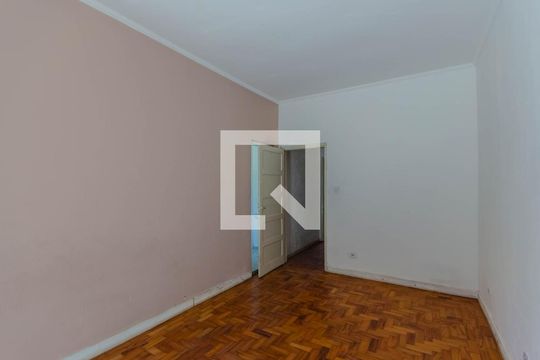 Suíte 1 de casa para alugar com 4 quartos, 270m² em Vila Monumento, São Paulo