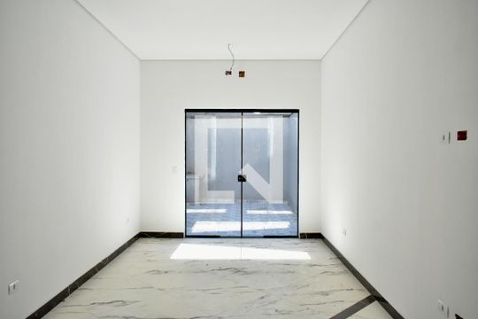 Sala de casa à venda com 3 quartos, 160m² em Chácara Inglesa, São Paulo