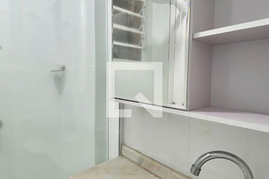 Banheiro de apartamento para alugar com 2 quartos, 47m² em Botafogo, Rio de Janeiro