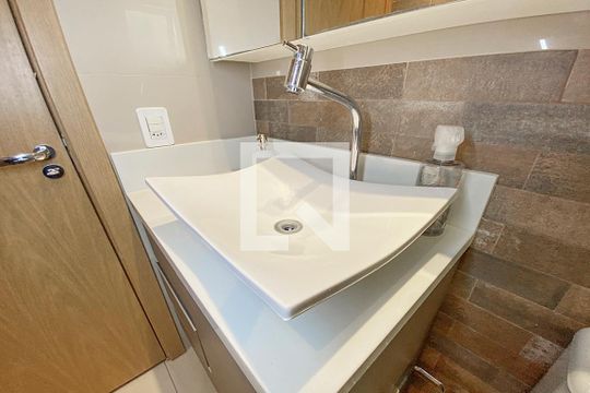 Banheiro de apartamento à venda com 2 quartos, 58m² em Rio dos Sinos, São Leopoldo
