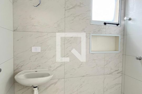 Banheiro de apartamento para alugar com 1 quarto, 38m² em Vila Mangalot, São Paulo