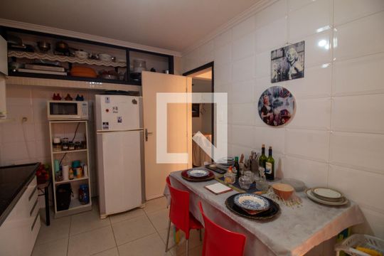 Cozinha de casa à venda com 3 quartos, 181m² em Vila Cordeiro, São Paulo