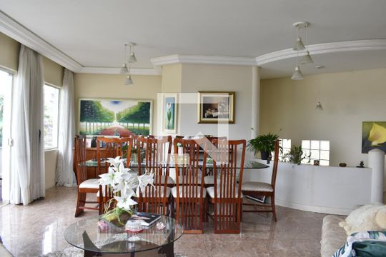 Sala 1 de casa para alugar com 4 quartos, 290m² em Mercês, Curitiba