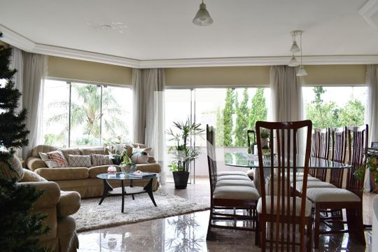 Sala 1 de casa para alugar com 4 quartos, 290m² em Mercês, Curitiba