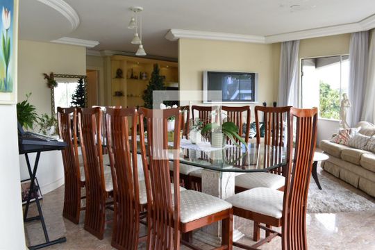 Sala 1 de casa para alugar com 4 quartos, 290m² em Mercês, Curitiba