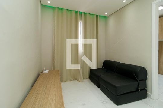Sala de apartamento para alugar com 2 quartos, 35m² em Parque Vitoria, São Paulo