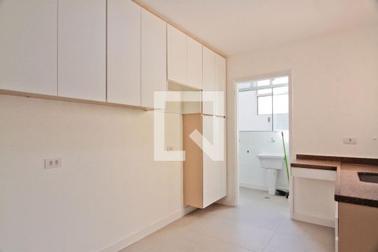 Cozinha de apartamento para alugar com 3 quartos, 67m² em Santa Teresinha, São Paulo