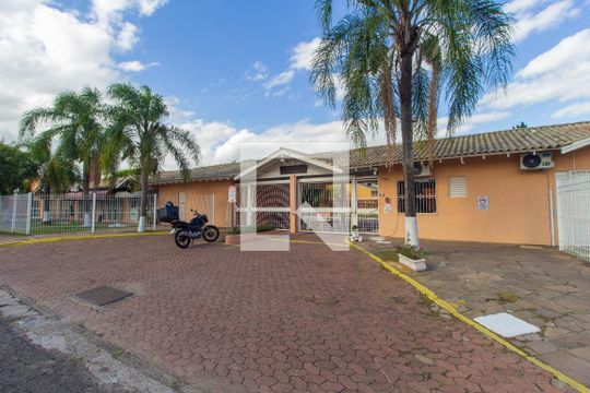 Fachada de casa de condomínio à venda com 2 quartos, 60m² em Rio Branco, Canoas