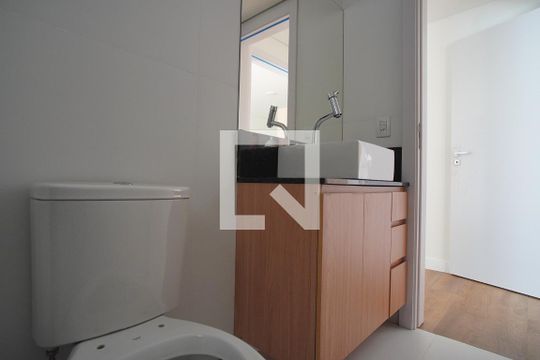 Banheiro da Suíte de apartamento à venda com 1 quarto, 66m² em Petrópolis, Porto Alegre