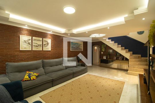 Casa à venda com 4 quartos, 257m² em Vila Paiva, São Paulo