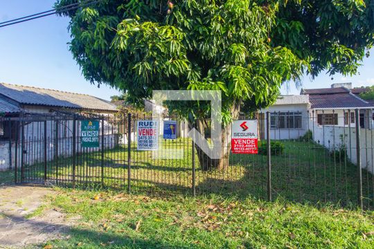 Fachada de casa à venda com 3 quartos, 528m² em Niterói, Canoas