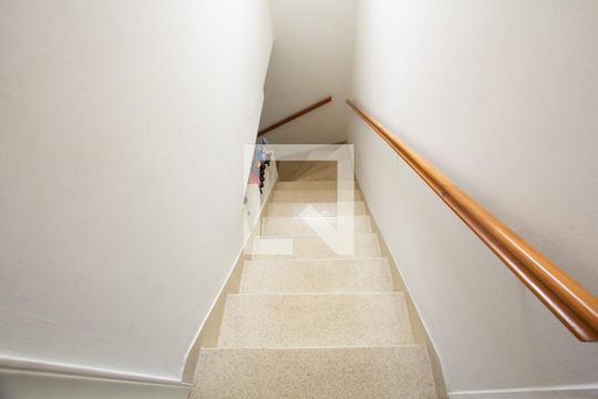 Escada de casa à venda com 2 quartos, 90m² em Planalto Paulista, São Paulo