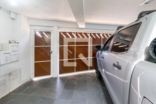 Garagem de casa à venda com 3 quartos, 158m² em Jabaquara, São Paulo