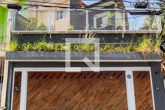 Fachada de casa à venda com 3 quartos, 158m² em Jabaquara, São Paulo