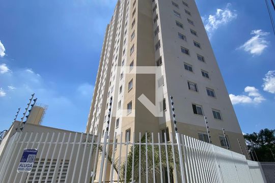 Fachada + placa  de apartamento para alugar com 2 quartos, 34m² em Vila Ré, São Paulo