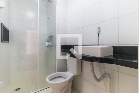Banheiro de apartamento para alugar com 2 quartos, 52m² em Biritiba, Poá