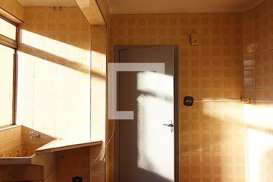 Cozinha e Área de Serviço de apartamento para alugar com 2 quartos, 67m² em Jardim Olavo Bilac, São Bernardo do Campo